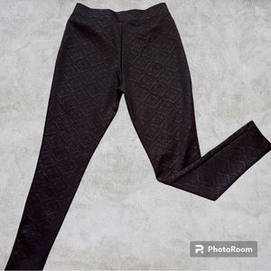 Adorable Damask patterned black leggings